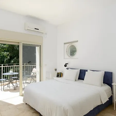 Adorable 2 Bedrooms Apt W Bomb Shelter Next To The Beach Тель-Авив Экстерьер фото