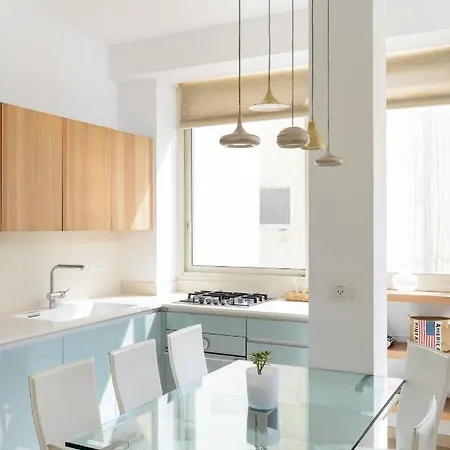 Adorable 2 Bedrooms Apt W Bomb Shelter Next To The Beach Тель-Авив Экстерьер фото