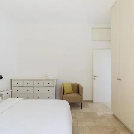 Adorable 2 Bedrooms Apt W Bomb Shelter Next To The Beach Тель-Авив Экстерьер фото