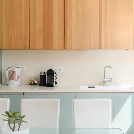 Adorable 2 Bedrooms Apt W Bomb Shelter Next To The Beach Тель-Авив Экстерьер фото