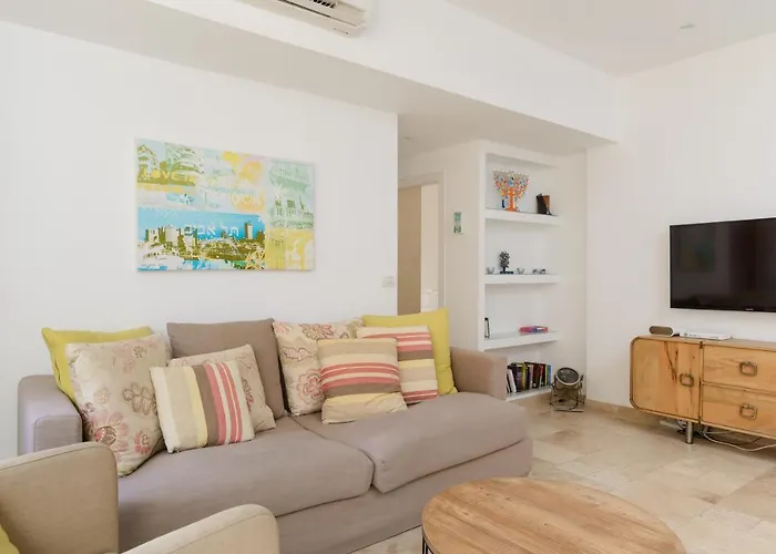 Adorable 2 Bedrooms Apt W Bomb Shelter Next To The Beach