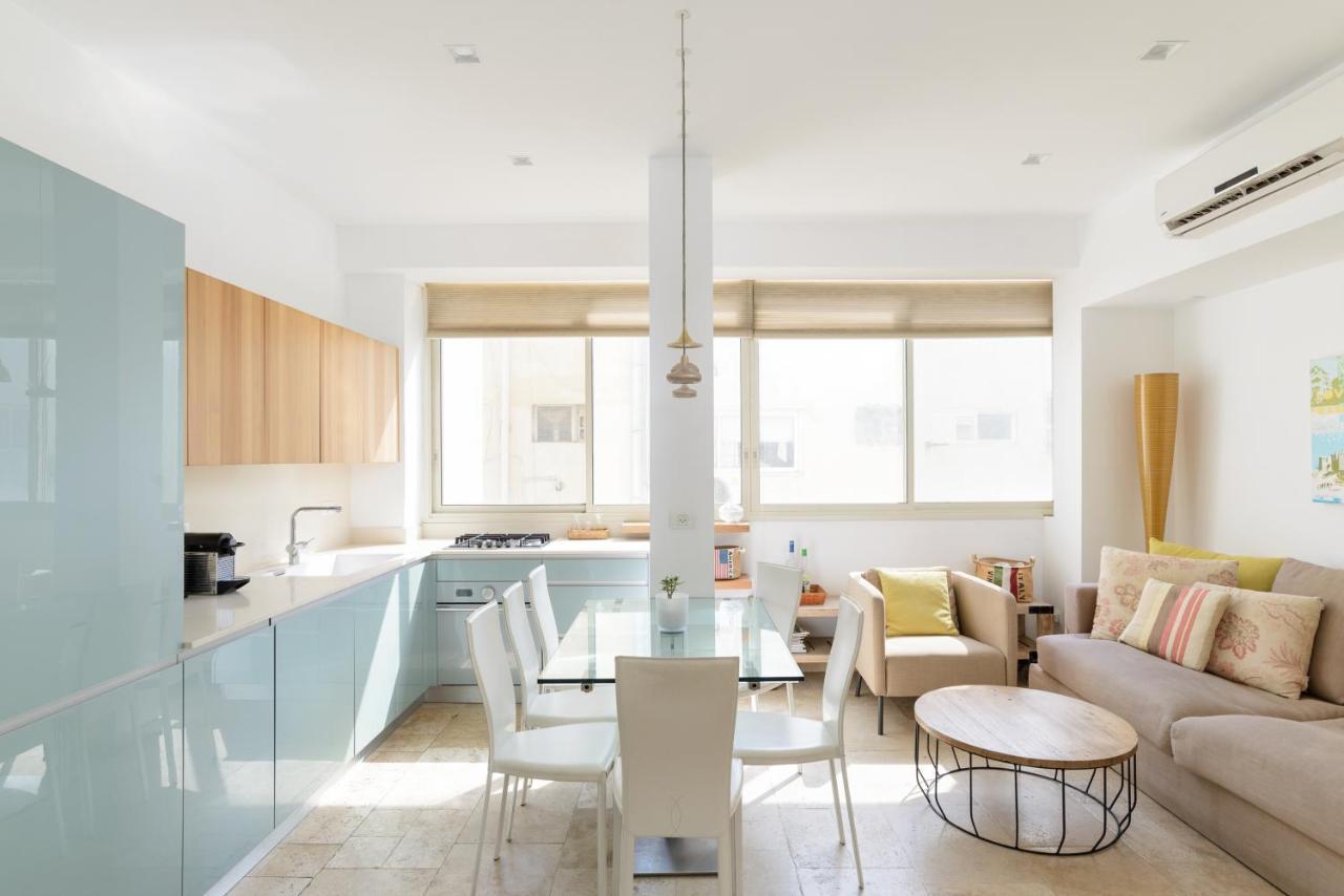 Adorable 2 Bedrooms W Bomb Shelter Next To The * Tel Aviv
