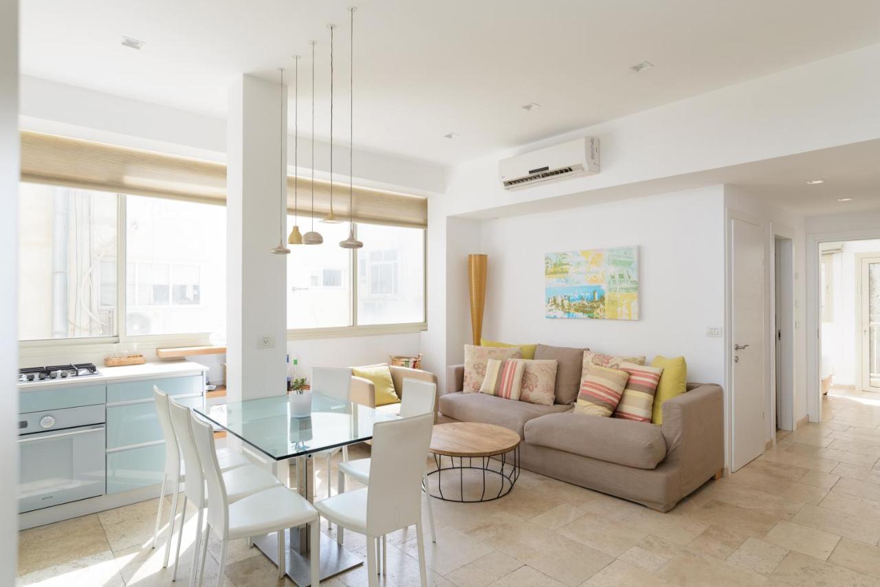 Adorable 2 Bedrooms W Bomb Shelter Next To The Apartment Tel Aviv