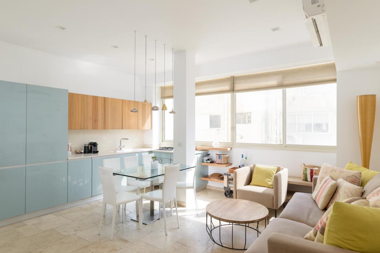 Adorable 2 Bedrooms W Bomb Shelter Next To The Apartment Tel Aviv