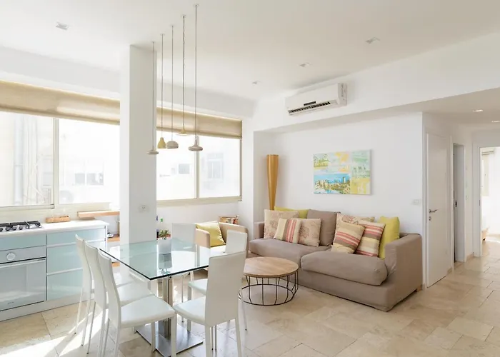 Adorable 2 Bedrooms Apt W Bomb Shelter Next To The Beach