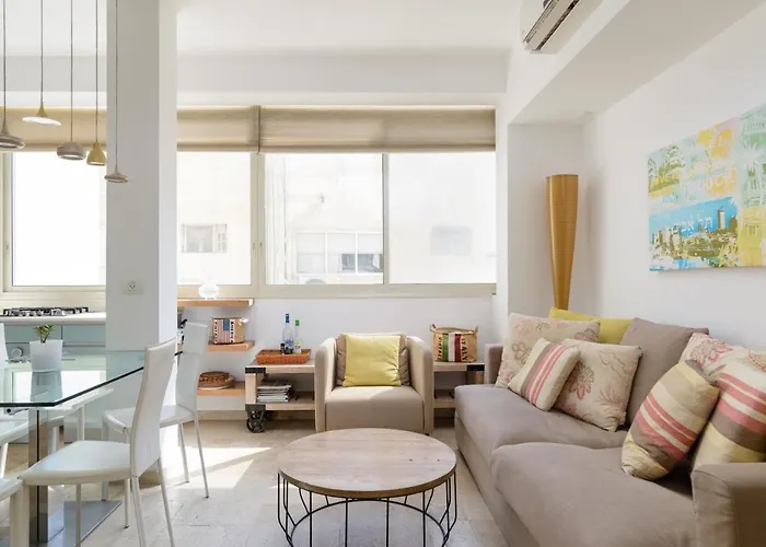 Adorable 2 Bedrooms Apt W Bomb Shelter Next To The Beach