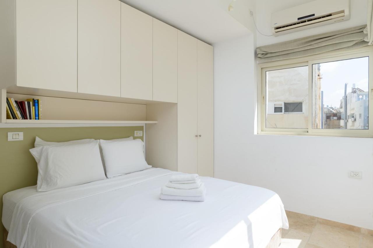 Adorable 2 Bedrooms W Bomb Shelter Next To The * Тель-Авив