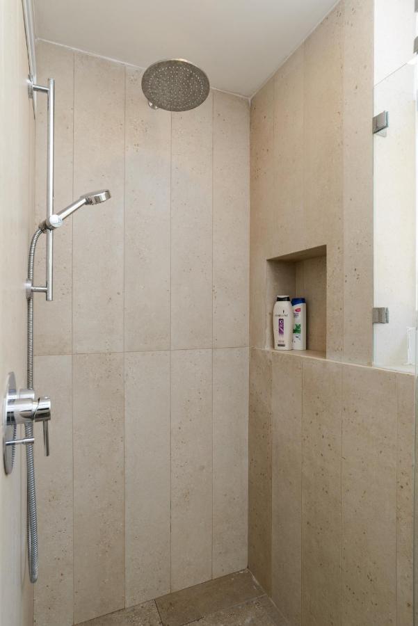 Adorable 2 Bedrooms W Bomb Shelter Next To The Апартаменты