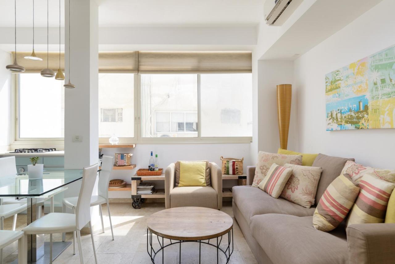 Adorable 2 Bedrooms W Bomb Shelter Next To The * Тель-Авив